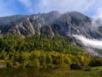 Am Südufer mit Herbstwald an der Kaunerwand